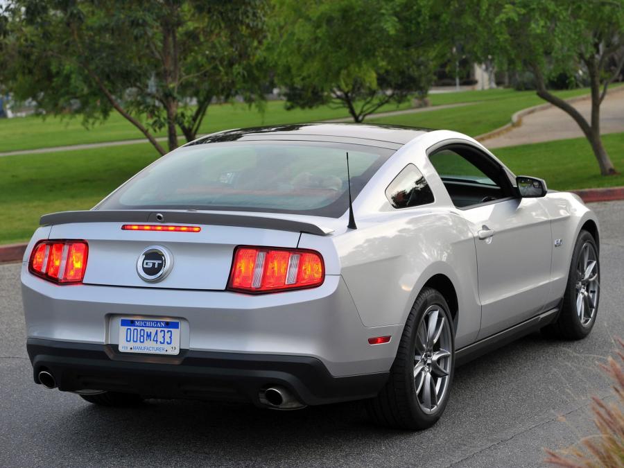  Ford Mustang 5.0 GT 2011 года  (фото 7 из 30)